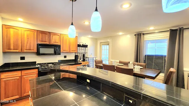 $2,895 | 76 Caroline Street, Unit 1, Saratoga Springs, NY 12866