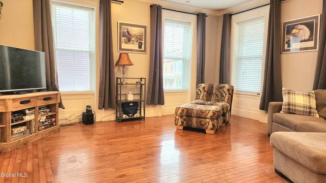 $2,895 | 76 Caroline Street, Unit 1, Saratoga Springs, NY 12866