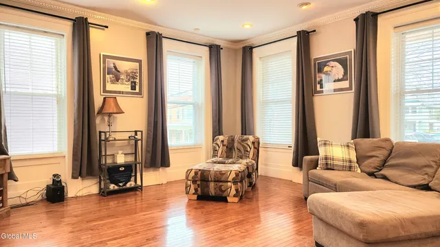 $2,895 | 76 Caroline Street, Unit 1, Saratoga Springs, NY 12866