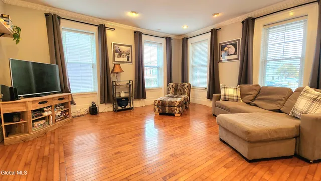 $2,895 | 76 Caroline Street, Unit 1, Saratoga Springs, NY 12866