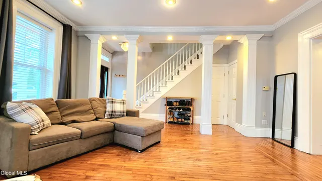 $2,895 | 76 Caroline Street, Unit 1, Saratoga Springs, NY 12866