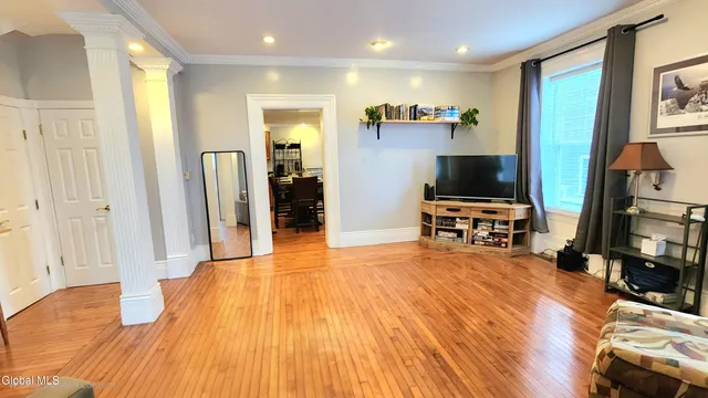 $2,895 | 76 Caroline Street, Unit 1, Saratoga Springs, NY 12866