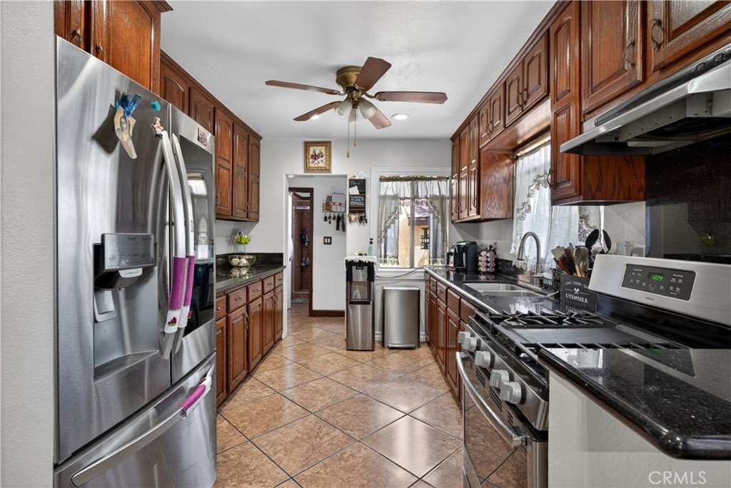 6803 Marcelle Street Paramount, CA 90723 - Photo 5 of 56