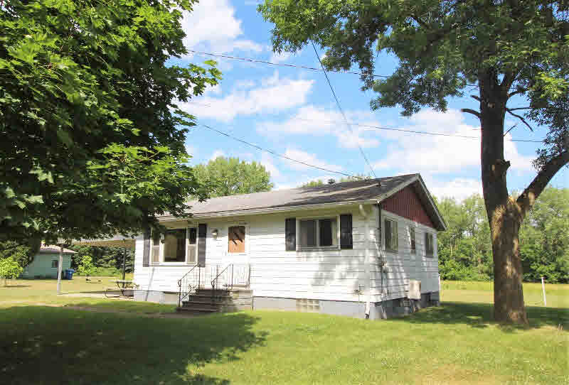 492 North Elevator Road Linwood, MI 48634 - Photo 2 of 22
