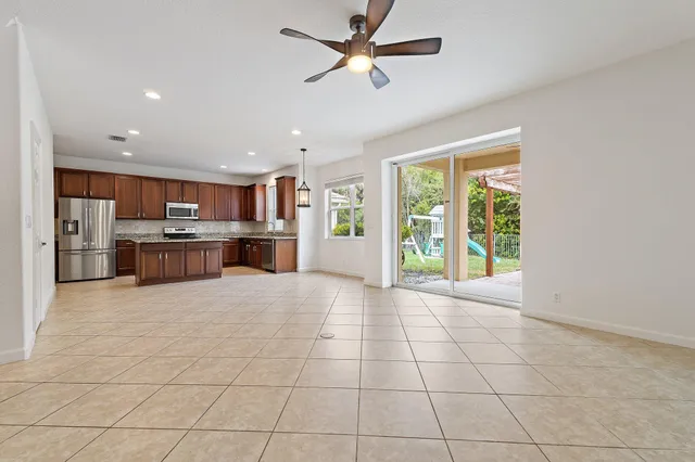 $625,000 | 5903 Southeast Crooked Oak Avenue, Hobe Sound, FL 33455