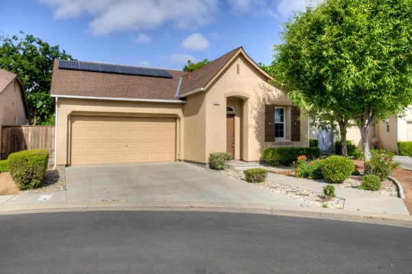 $379,950 | 5691 North Crabapple Drive, Fresno, CA 93711