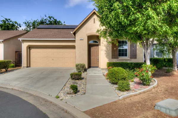 $379,950 | 5691 North Crabapple Drive, Fresno, CA 93711