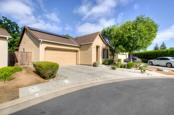 $379,950 | 5691 North Crabapple Drive, Fresno, CA 93711