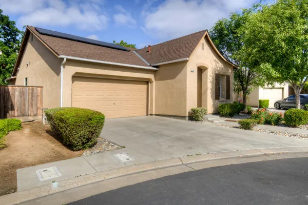 $379,950 | 5691 North Crabapple Drive, Fresno, CA 93711