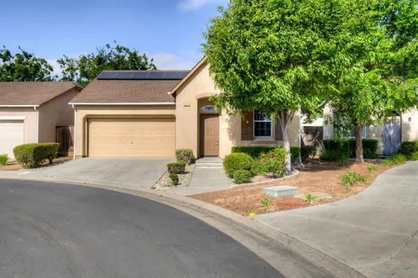 $379,950 | 5691 North Crabapple Drive, Fresno, CA 93711