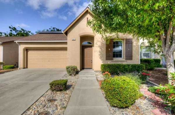 $379,950 | 5691 North Crabapple Drive, Fresno, CA 93711