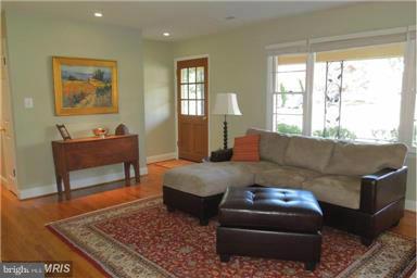 3715 Kanawha Avenue Point of Rocks, MD 21777 - Photo 10 of 30 Living Room