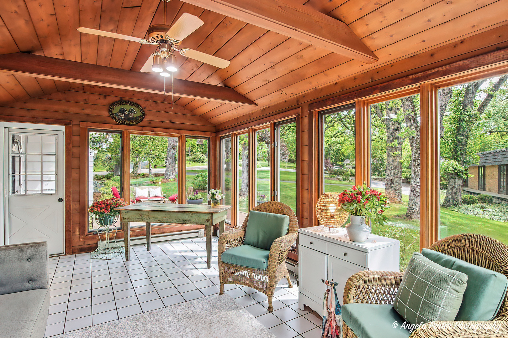 15 Willet Way Trout Valley, IL 60013 - Photo 23 of 61 a living room with furniture and a large window
