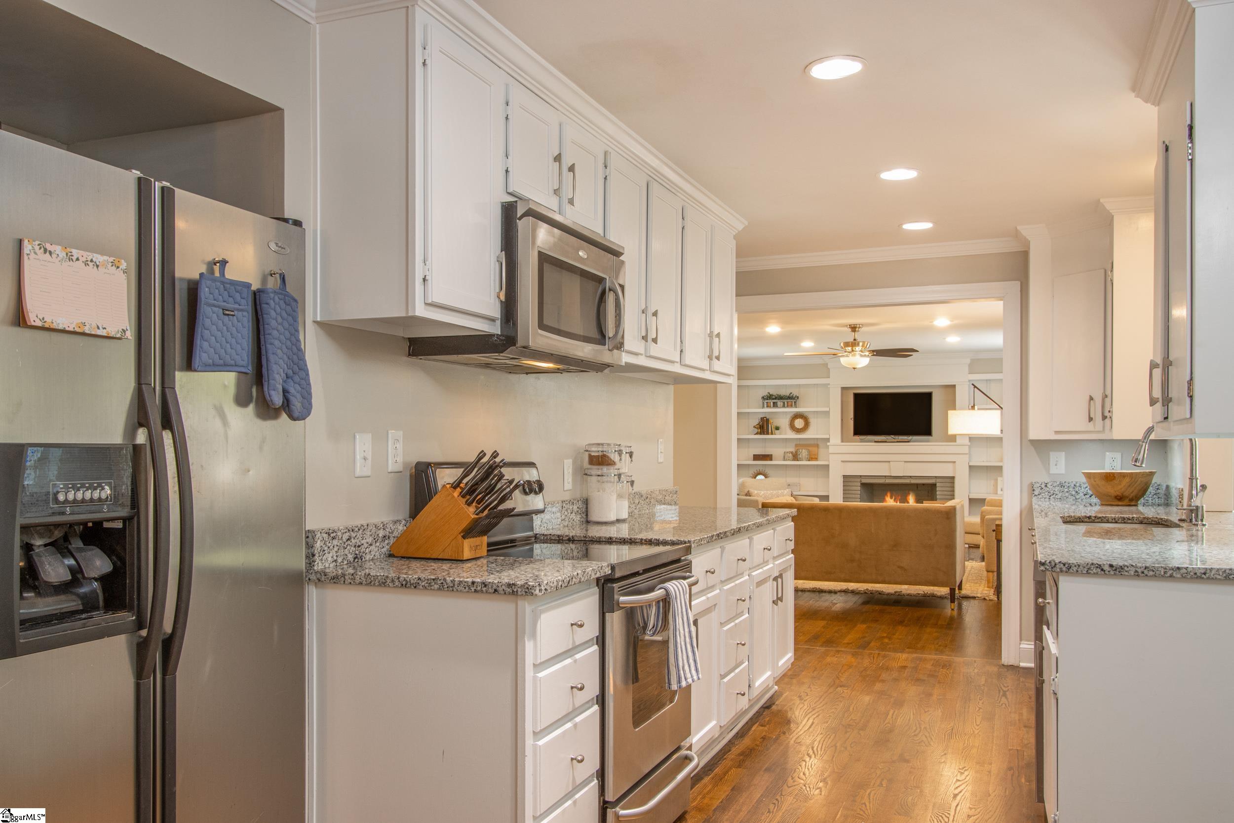 108 Rasor Drive Greenville, SC 29617 - Photo 3 of 35 Gallery Image 3