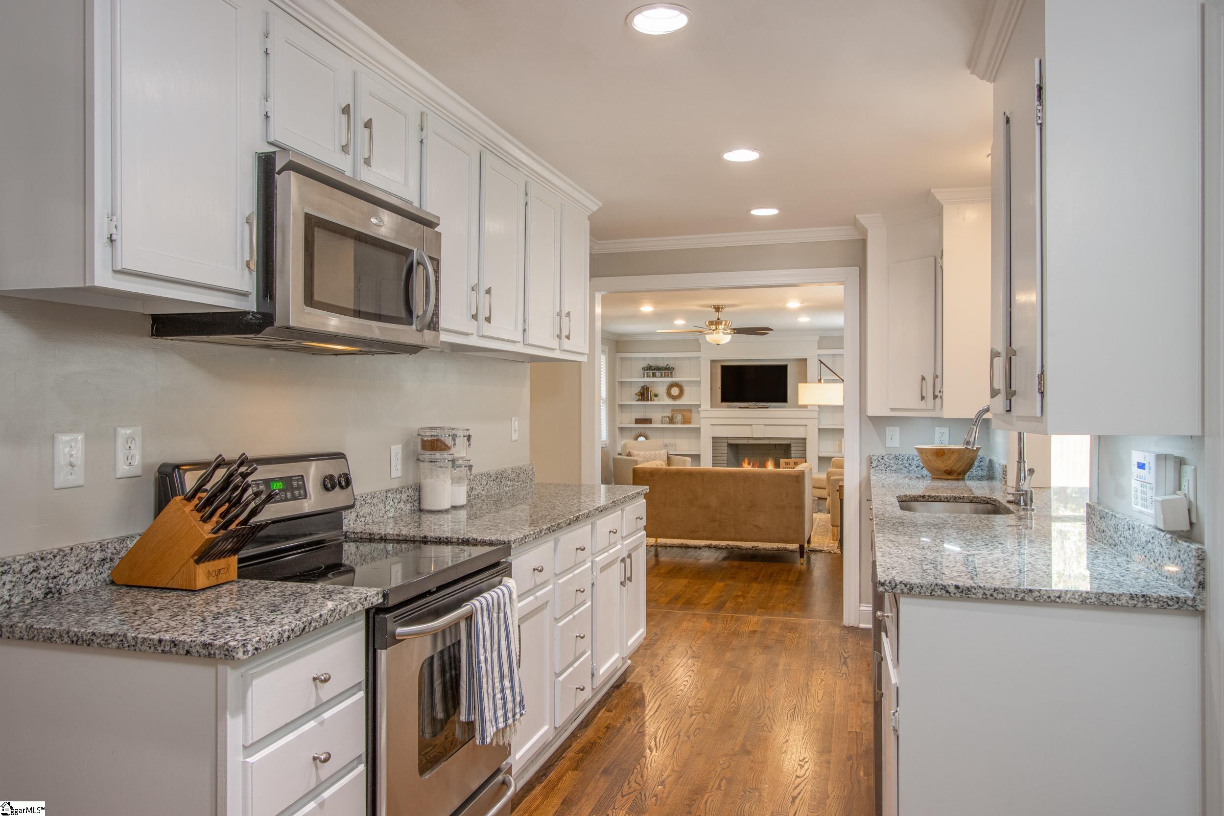 108 Rasor Drive Greenville, SC 29617 - Photo 8 of 35 Gallery Image 8