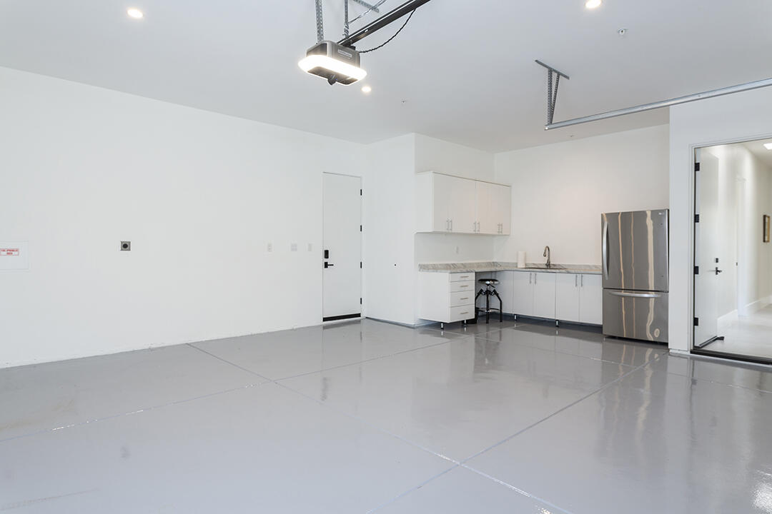 72145 Vía Vail Rancho Mirage, CA 92270 - Photo 66 of 68 a view of a kitchen with refrigerator and windows