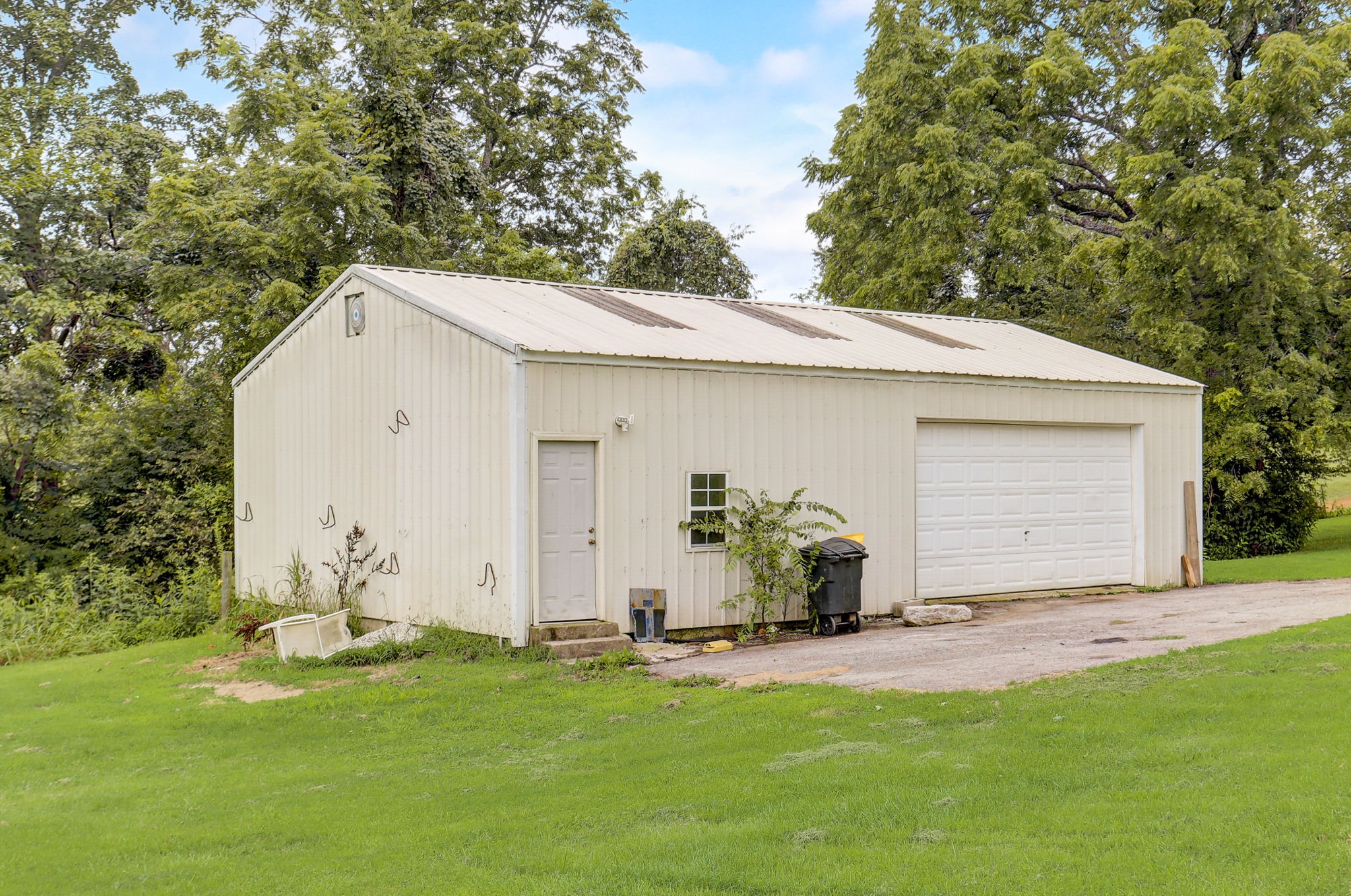 308 Ranch Road Portland, TN 37148 - Photo 32 of 43 a view of a house with backyard and garden