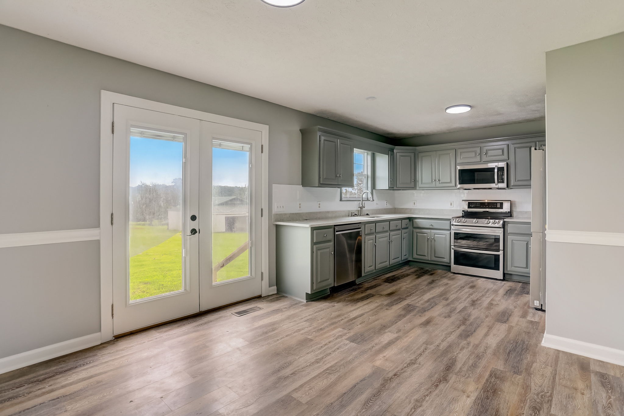 308 Ranch Road Portland, TN 37148 - Photo 7 of 43 a kitchen with stainless steel appliances a stove a sink and a refrigerator