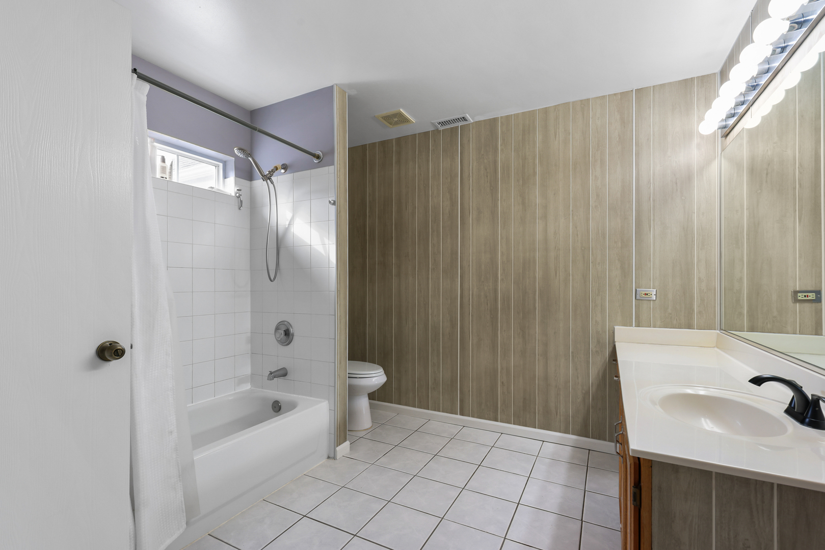 935 Viewpoint Drive Lake In The Hills, IL 60156 - Photo 19 of 27