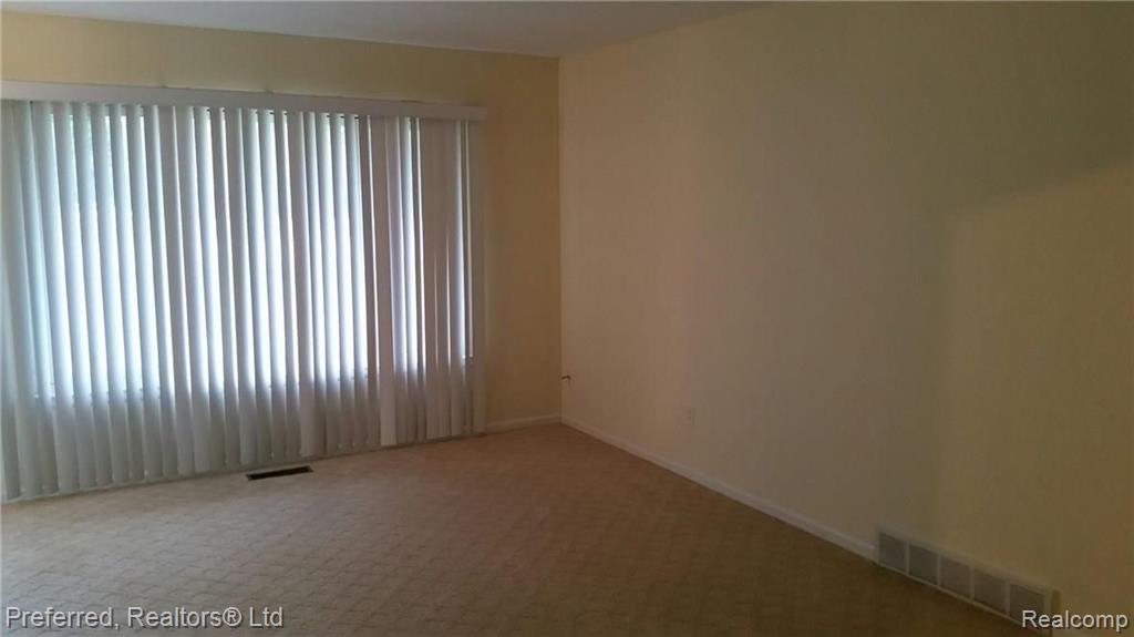 31869 West 13 Mile Road Farmington Hills, MI 48334 - Photo 4 of 12