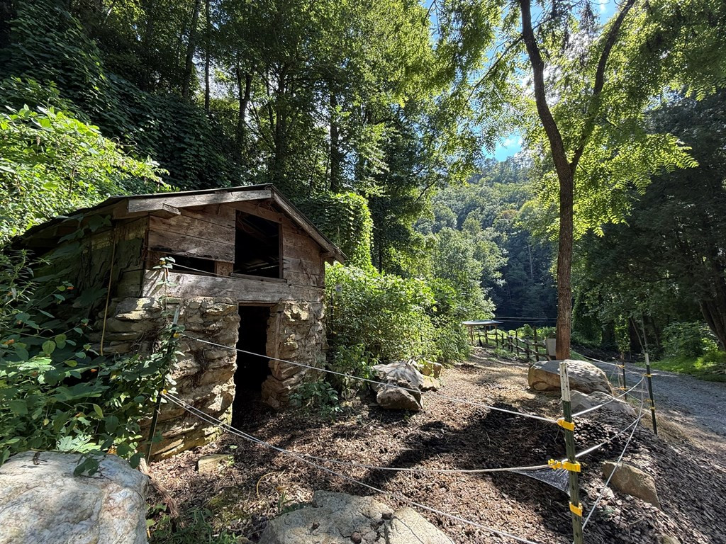 2555 Junaluska Road Andrews, NC 28901 - Photo 12 of 33