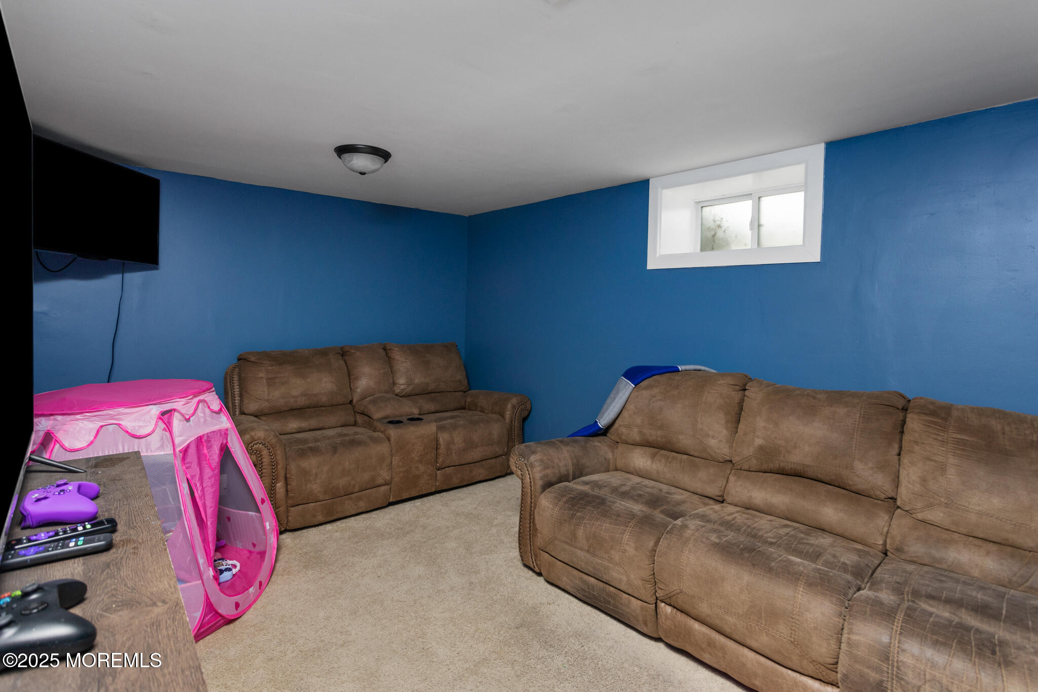 444 Pennington Drive Westampton, NJ 08060 - Photo 19 of 25 a living room with furniture