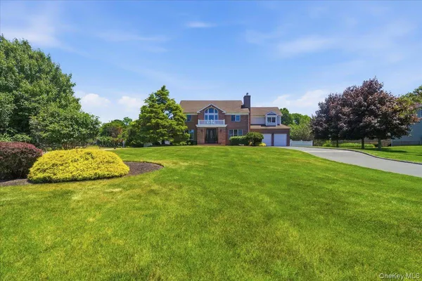 $1,200,000 | 2 Mercedes Court, Patchogue, NY 11772