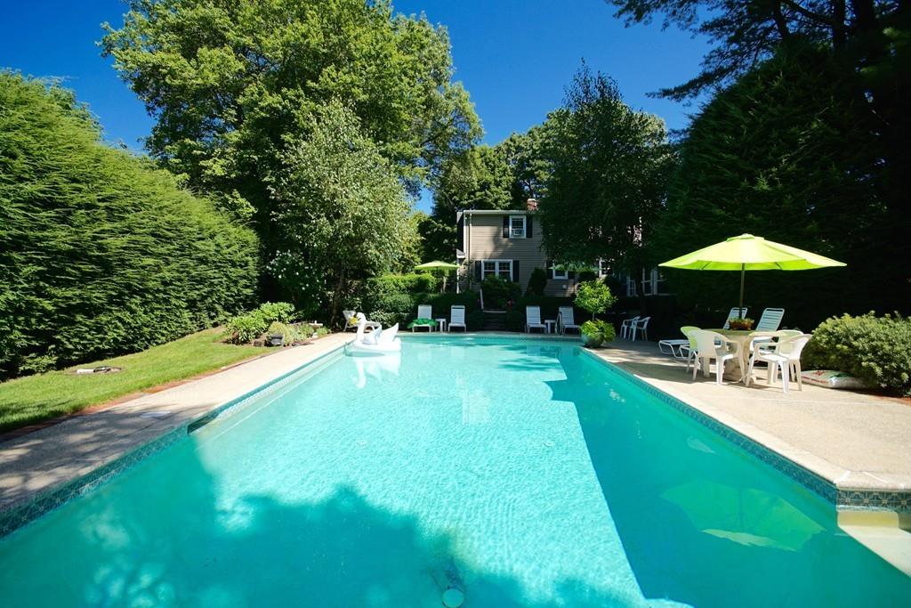 23 Bayberry Road Danvers, MA 01923 - Photo 4 of 23 Gallery Image 4