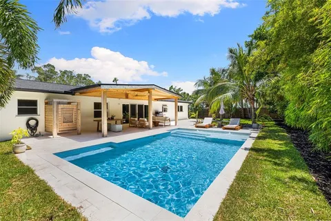 $899,000 | 4618 Bayshore Boulevard Northeast, St. Petersburg, FL 33703