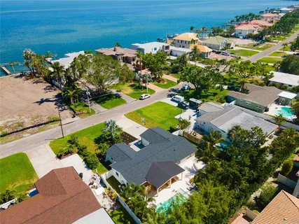$899,000 | 4618 Bayshore Boulevard Northeast, St. Petersburg, FL 33703