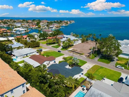 $899,000 | 4618 Bayshore Boulevard Northeast, St. Petersburg, FL 33703