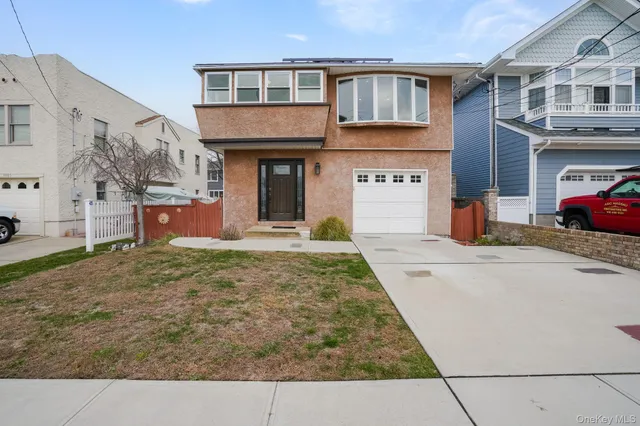 $899,000 | 179 California Place North, Island Park, NY 11558