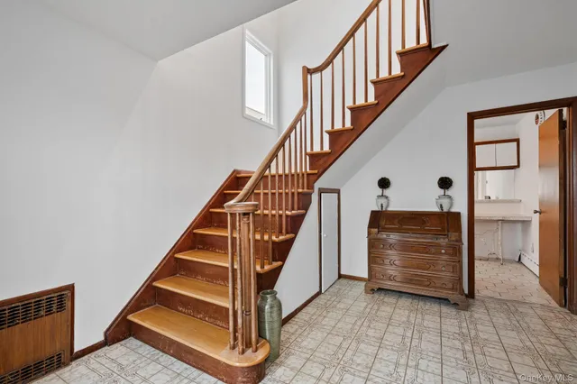 $899,000 | 179 California Place North, Island Park, NY 11558