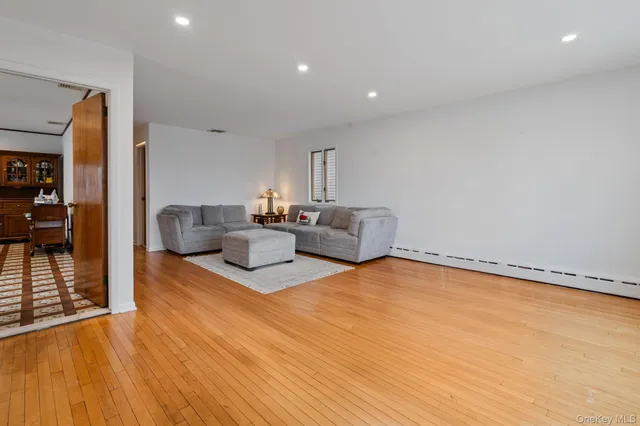 $899,000 | 179 California Place North, Island Park, NY 11558