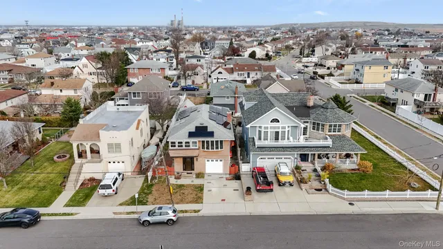 $899,000 | 179 California Place North, Island Park, NY 11558