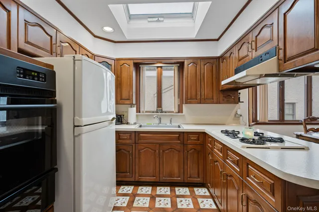 $899,000 | 179 California Place North, Island Park, NY 11558