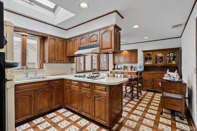 $899,000 | 179 California Place North, Island Park, NY 11558