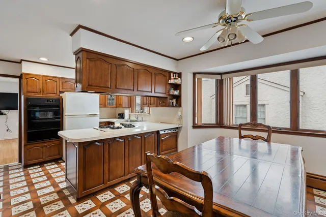 $899,000 | 179 California Place North, Island Park, NY 11558