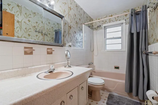 $899,000 | 179 California Place North, Island Park, NY 11558