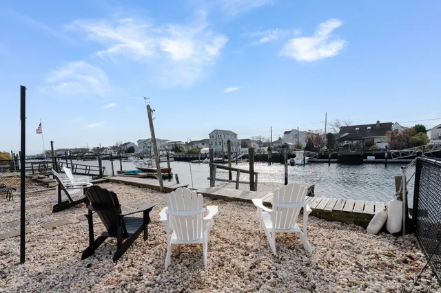 $899,000 | 179 California Place North, Island Park, NY 11558