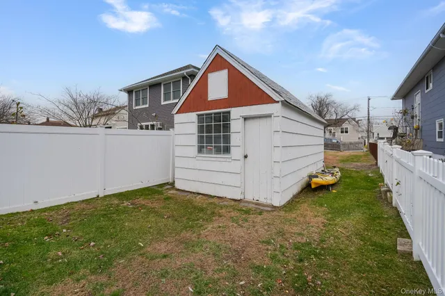 $899,000 | 179 California Place North, Island Park, NY 11558