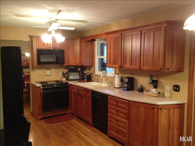 1369 Longfellow Drive Temperance, MI 48182 - Photo 6 of 20 Kitchen