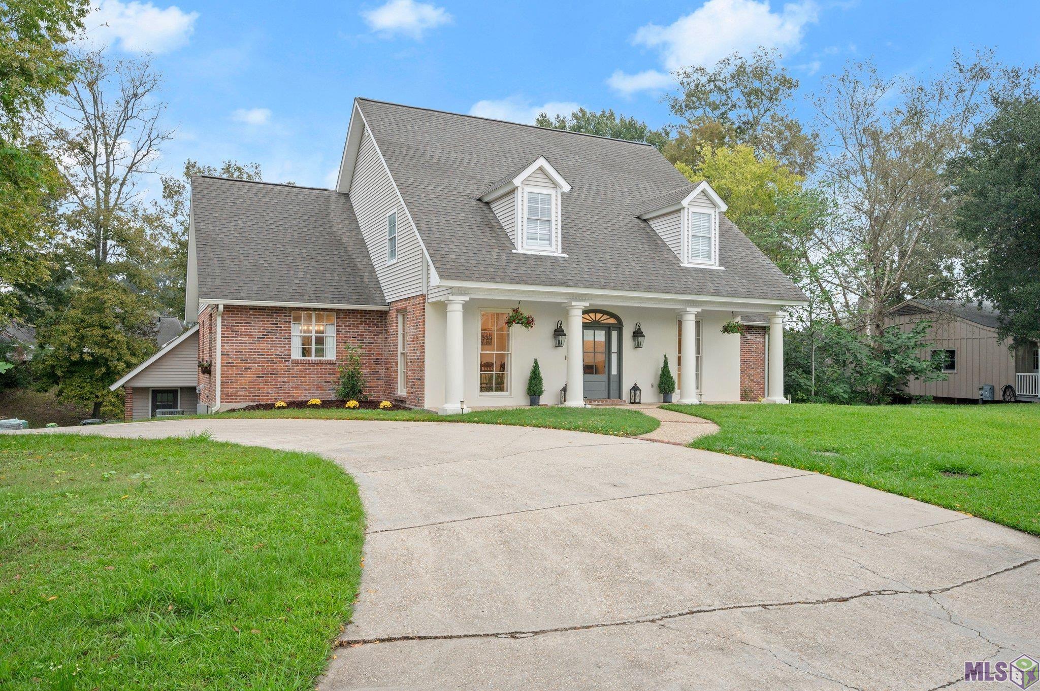 10813 North Oak Hills Parkway Baton Rouge, LA 70810 - Photo 2 of 29