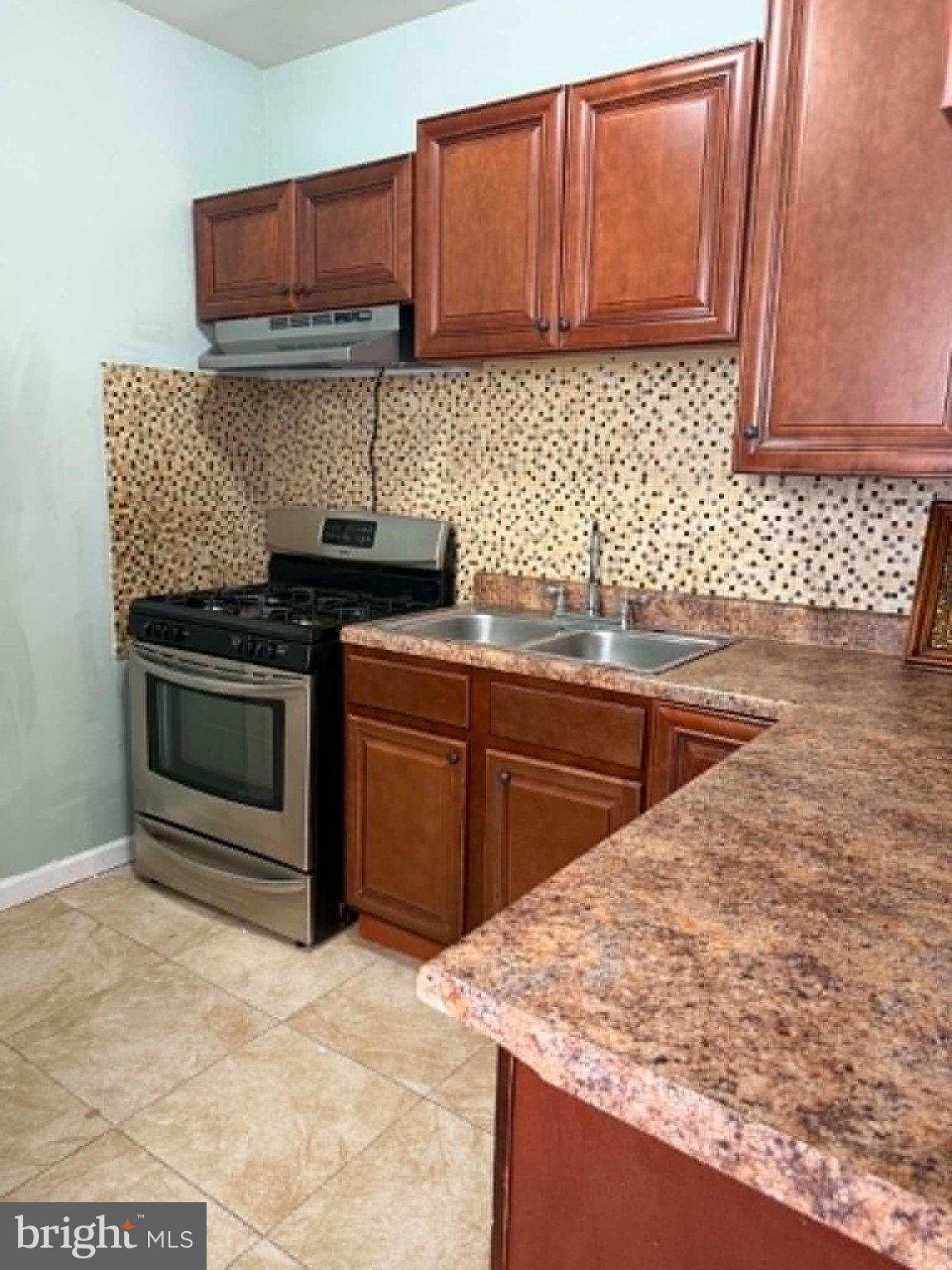 202 West Green Street Reading, PA 19601 - Photo 9 of 31 Charming kitchen with modern finishes.