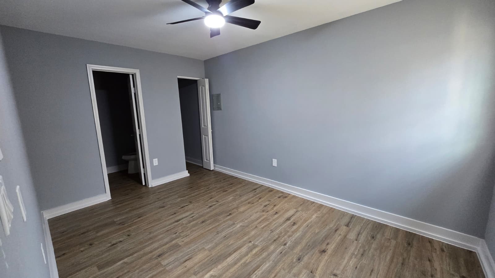 1012 Ann, Unit H Pasadena, TX 77506 - Photo 4 of 6 an empty room with wooden floor and chandelier fan