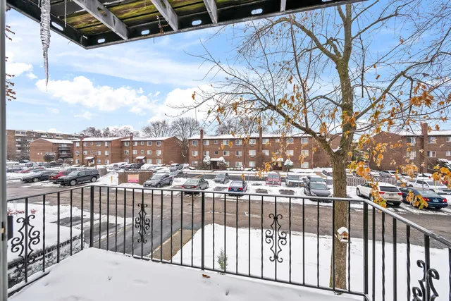 $150,000 | 1313 Baldwin Court, Unit 2C, Palatine, IL 60074
