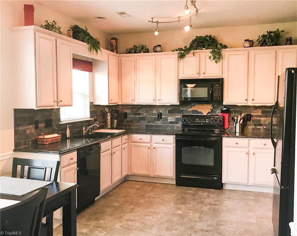 4513 Ridgefall Road Greensboro, NC 27410 - Photo 6 of 28