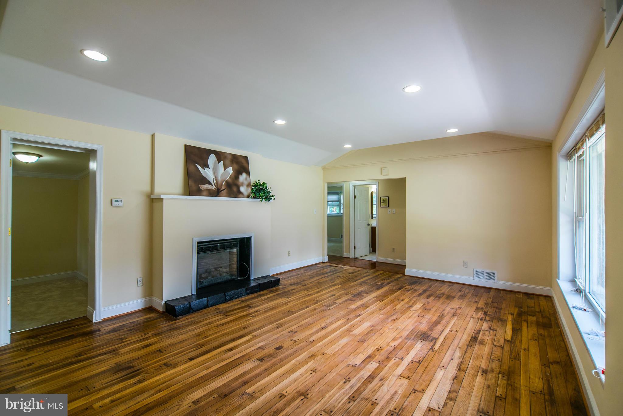 401 Southwest Drive Silver Spring, MD 20901 - Photo 2 of 30 Living Room