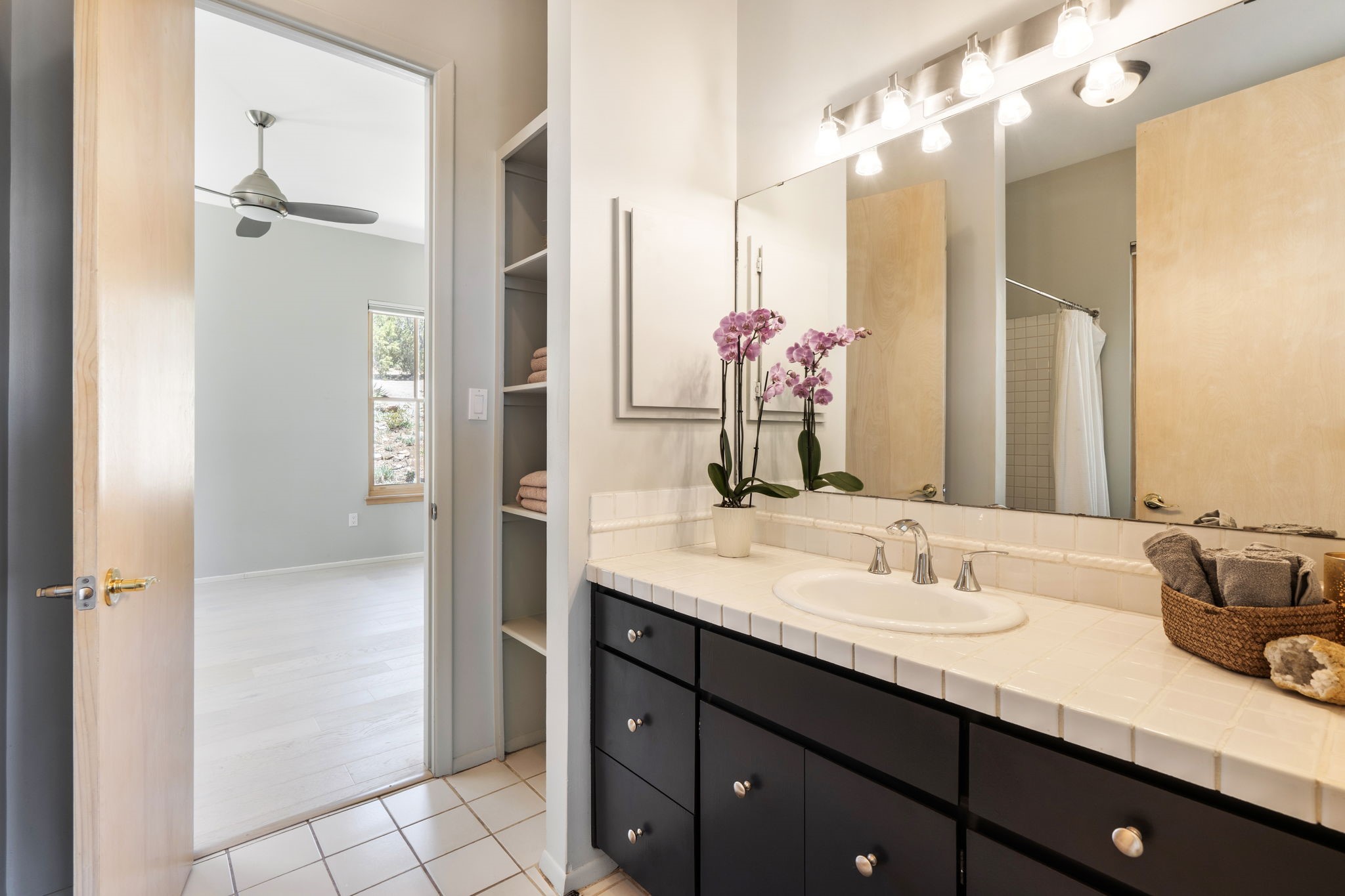 36 San Sebastian Road Santa Fe, NM 87505 - Photo 27 of 60 Secondary Bath