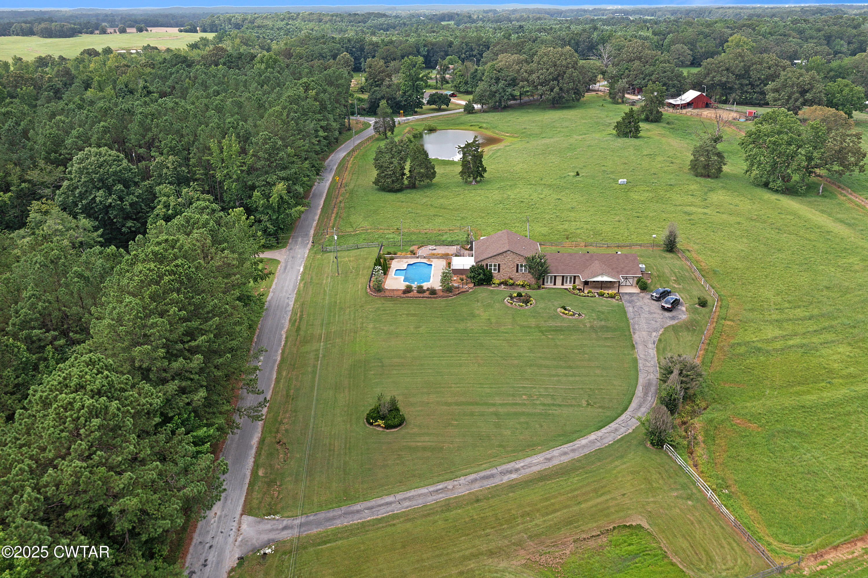 1882 Sand Ridge Bargerton Road Lexington, TN 38351 - Photo 2 of 34 an aerial view of a house